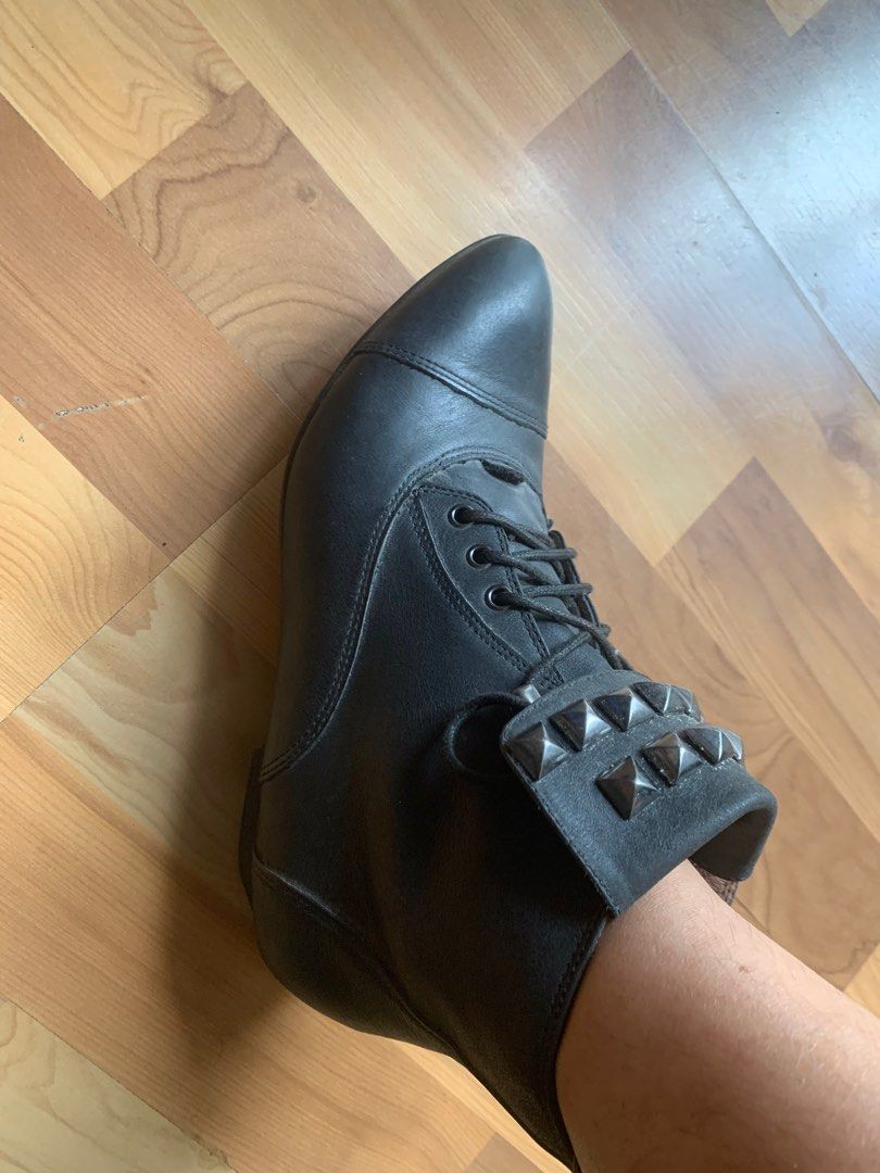 Zigi girl (Category: Boots) located in San Mateo. Submitted by domski23 (Listing ID 1257373237, Image 3). Description: Preloved almost brand new never nasuot padala from england Pure leather malambot Size 7 eu 41 or 24cm Ayaw ng anak ko ng boots.