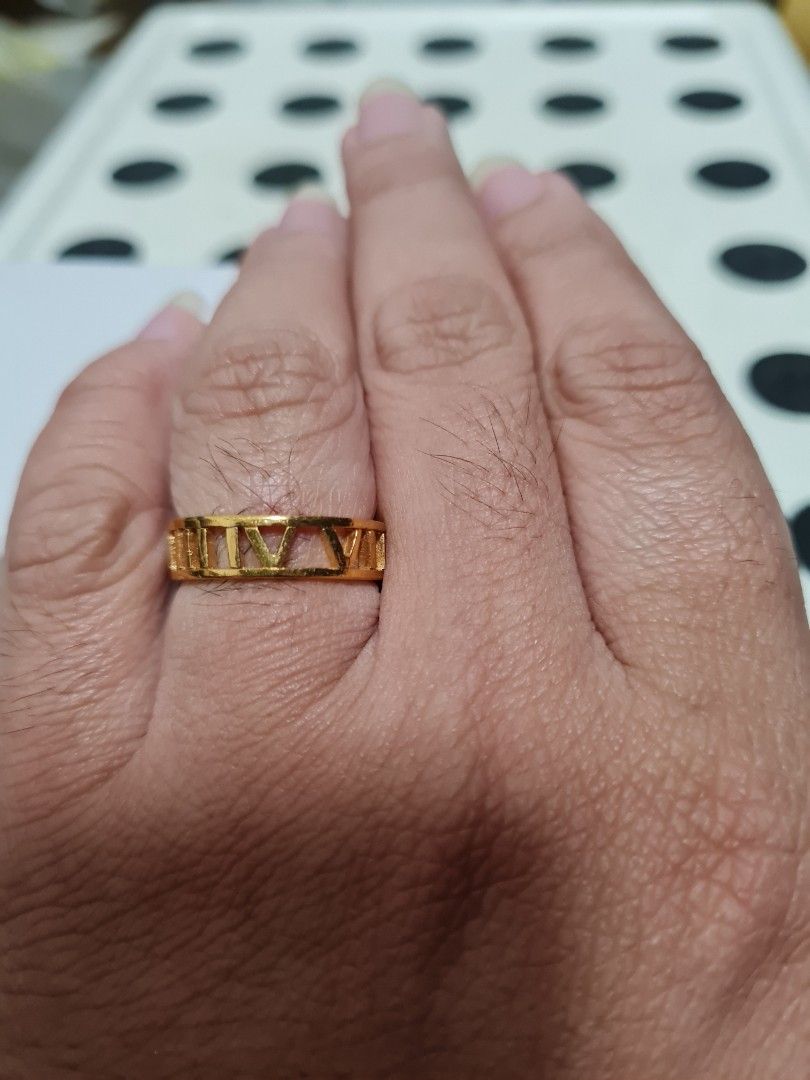 Gold roman hotsell numeral ring