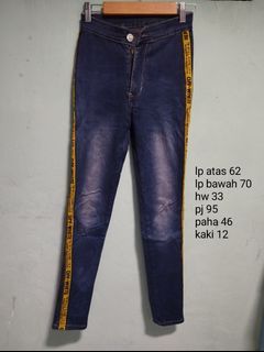 9. Jeans high waist