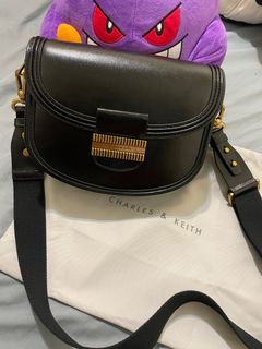 二手超新💕 charles & keith 小ck 斜背包