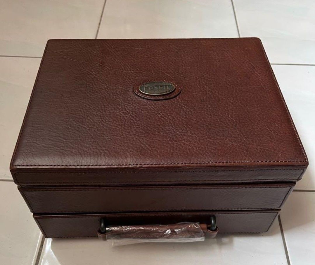 Fossil leather online watch box