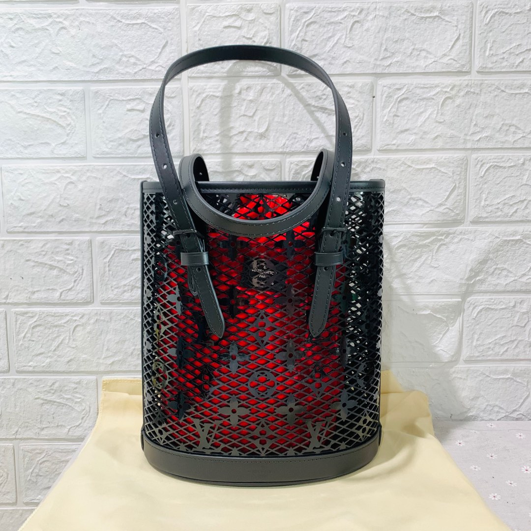 LOUIS VUITTON LOUIS VUITTON Bucket PM Monogram Lace Tote Bag