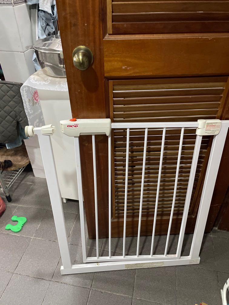 Ace baby safety gate, Babies & Kids, Baby Nursery & Kids Furniture, Safety Gates, Locks