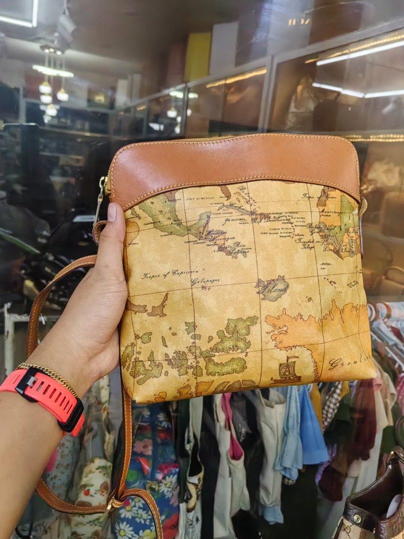 Alviero martini sling bag 2025