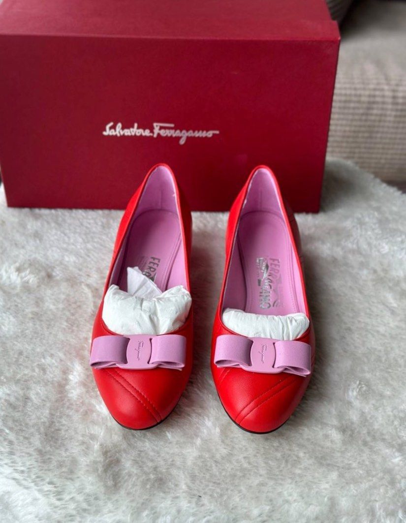 AUTHENTIC SALVATORE FERRAGAMO US 6.5D VARA