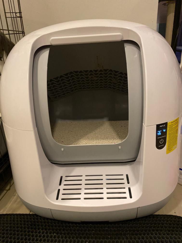Automatic litter box, Pet Supplies, Homes & Other Pet Accessories on Carousell