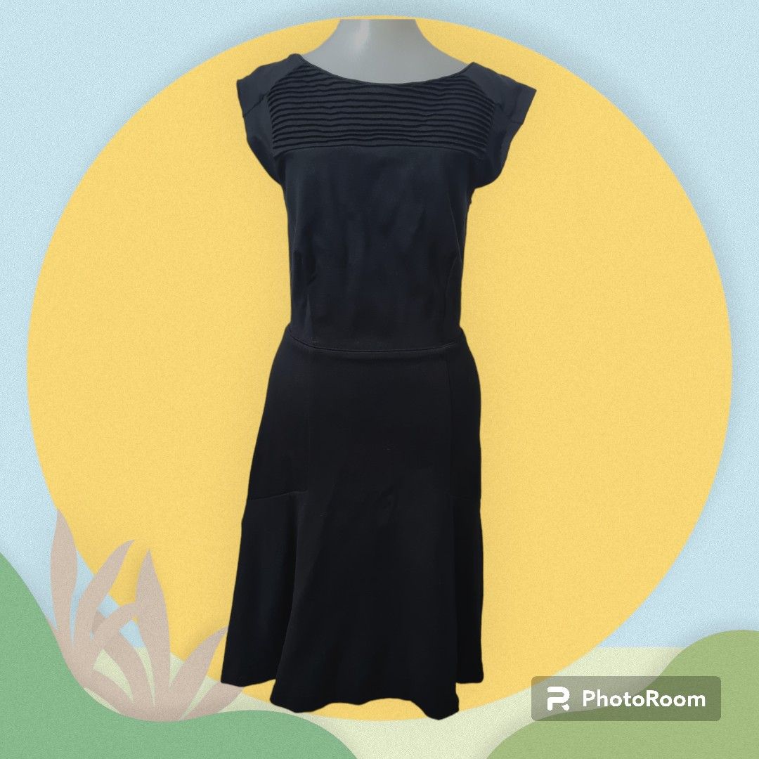Banana Republic Black Dress with Gold Back Zipper, Women's Fashion, Dresses  & Sets, Dresses on Carousell