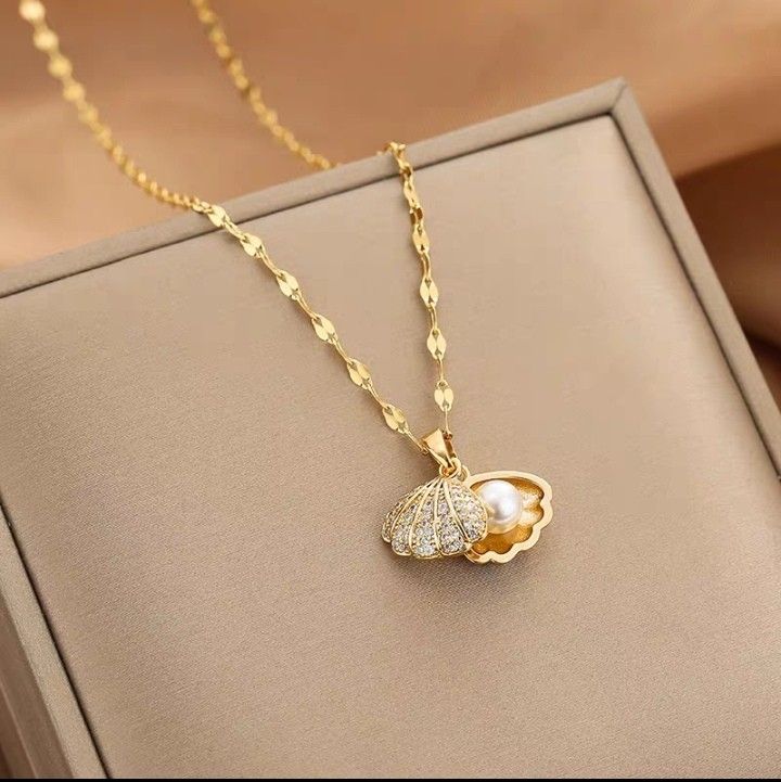 Gold best sale beautiful necklace