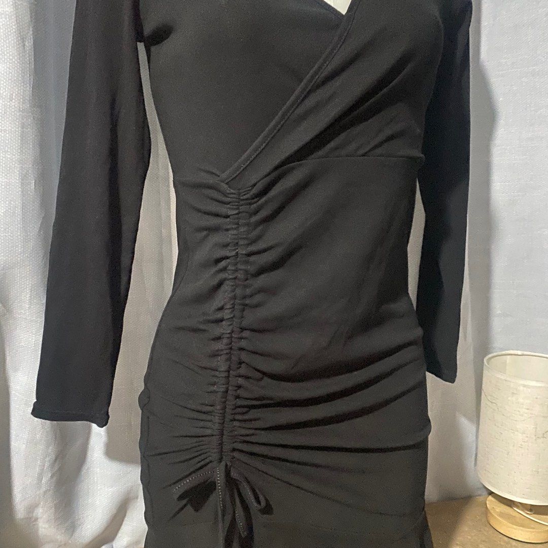 Black Ruched Long Sleeves Dress (Category: Dresses) located in Valenzuela. Submitted by danabananani (Listing ID 1252686406, Image 2). Description: • Used once • Fits small to medium frame.