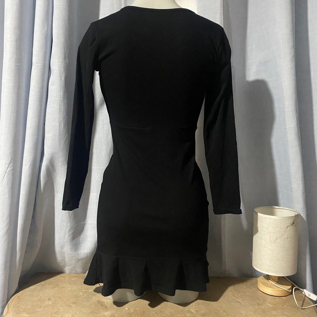 Black Ruched Long Sleeves Dress (Category: Dresses) located in Valenzuela. Submitted by danabananani (Listing ID 1252686406, Image 3). Description: • Used once • Fits small to medium frame.