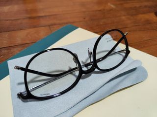 Black spectacle frame