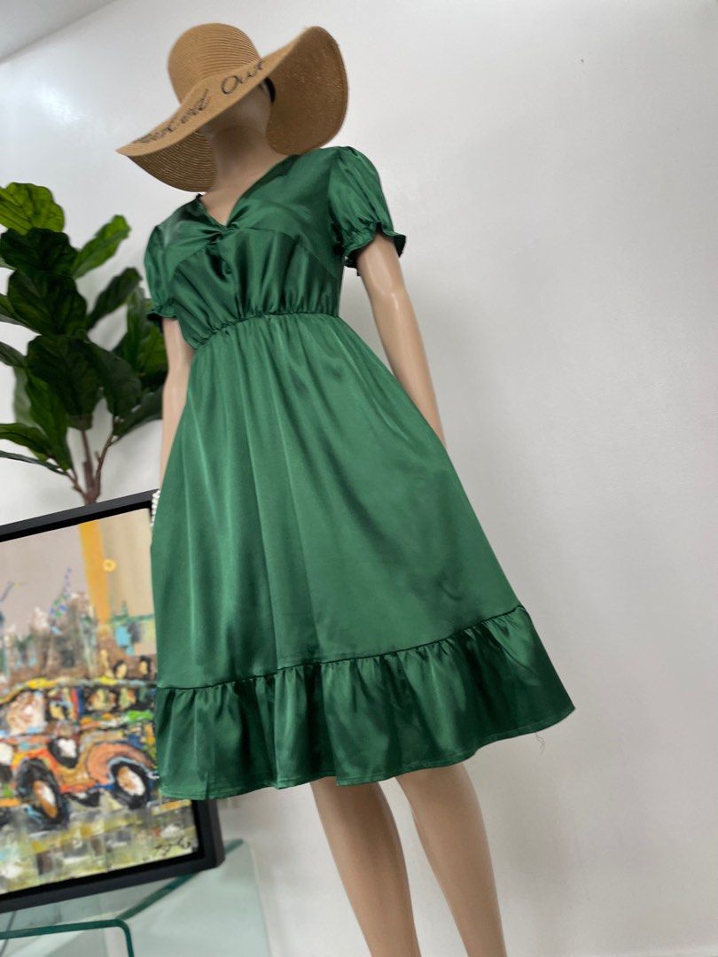BNEW BEA & COS EMERALD GREEN SILK DOLL DRESS, Women's Fashion, Dresses & Sets, Dresses on Carousell BNEW BEA & COS EMERALD GREEN SILK DOLL DRESS, Women's Fashion, Dresses & Sets, Dresses on Carousell