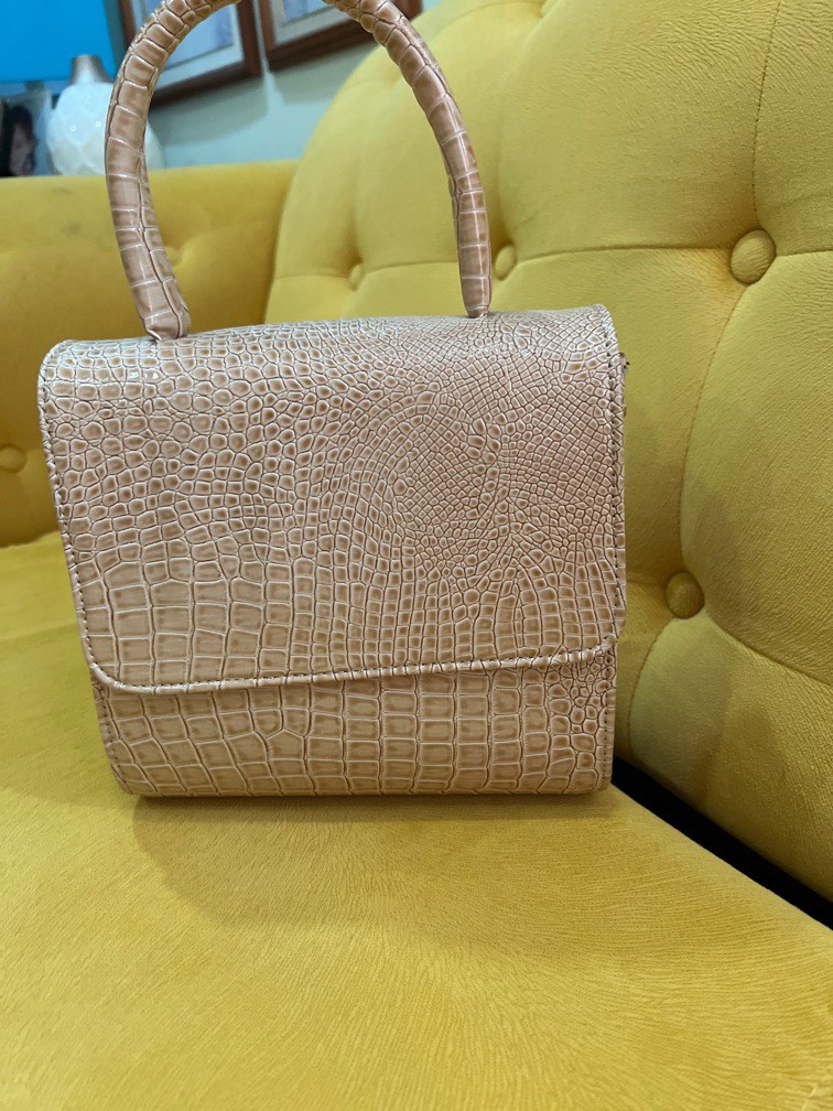 Casual crossbody bag on Carousell