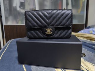 Chanel Caviar Medium Flap Purse - 123 For Sale on 1stDibs