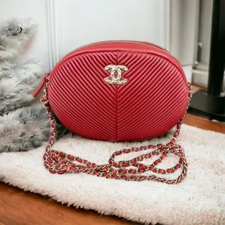 Chanel Mini Gabrielle Clutch On Chain, Luxury, Bags & Wallets on Carousell