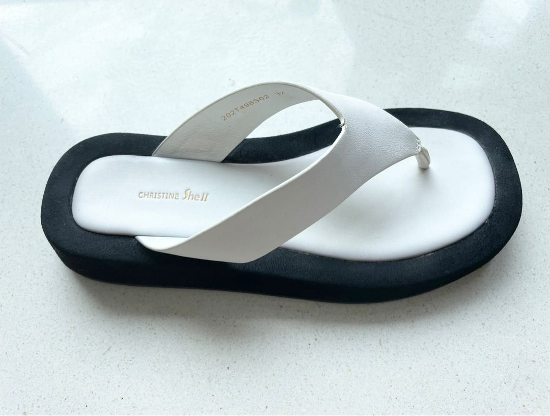 Christine Shell Sandals Slippers Black White Fashionable Design Internet Celebrity Same Style Thick Bottom Color Matching Flip Flops New All Matching
