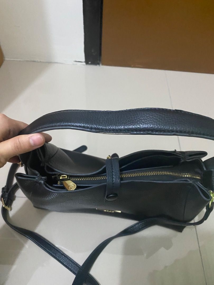 CLN PH Brainy Sling Bag (Black), Women's Fashion, Bags & Wallets,  Cross-body Bags on Carousell