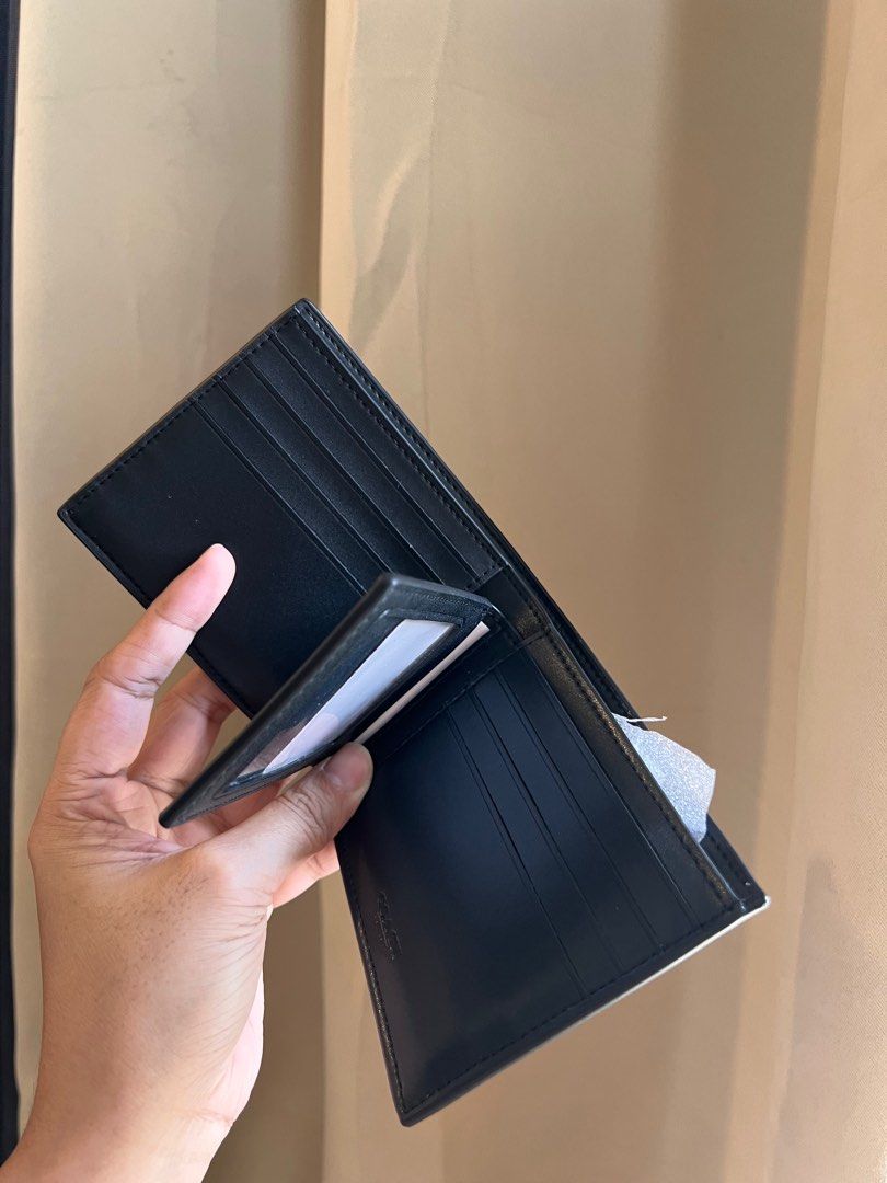 Coach wallet for men 2 in 1 (Category: Luxury Bags & Wallets) located in Mandaluyong City. Submitted by marz.shopping (Listing ID 1252782498, Image 2). Description: Orig.