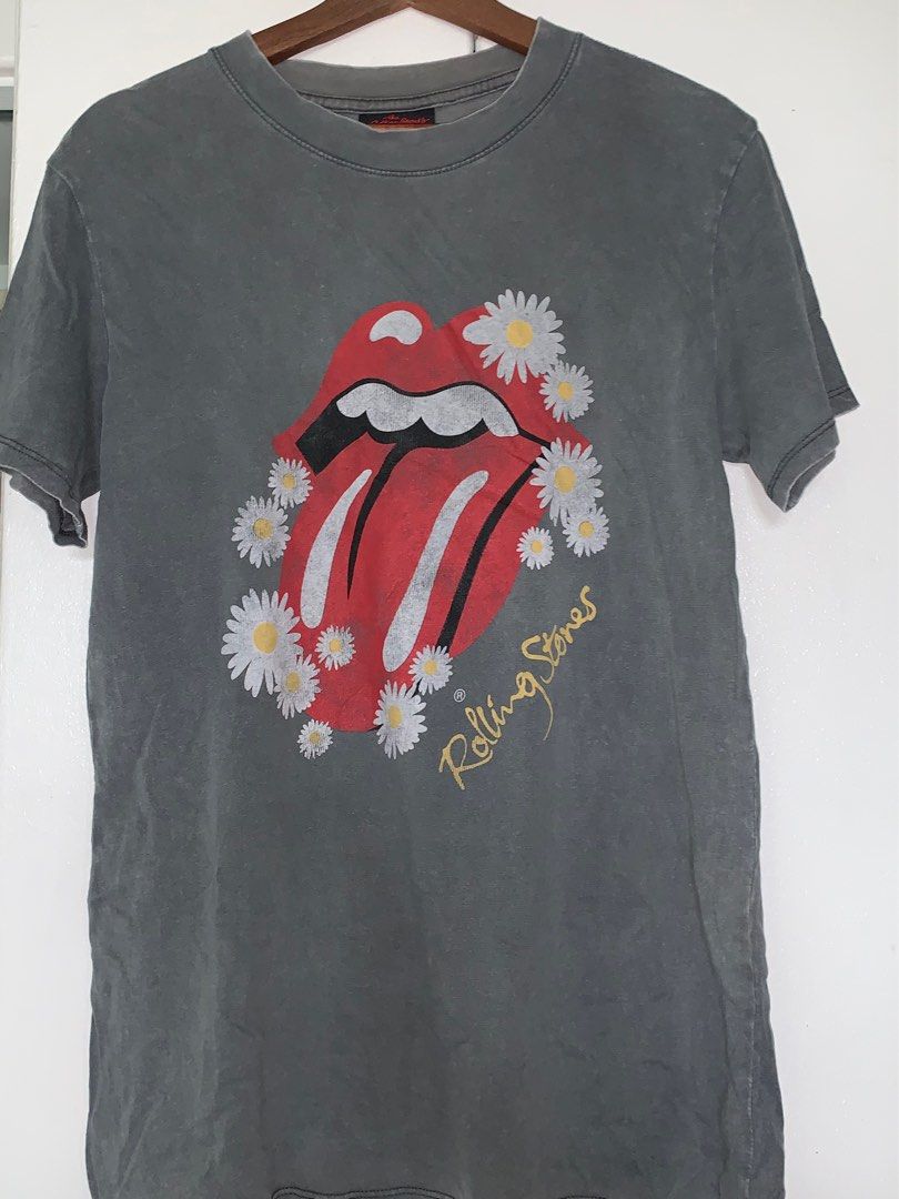 Cotton On- Rolling Stone Oversized Tee (Category: Shirts) located in San Jose. Submitted by trixiaaa18 (Listing ID 1252590733, Image 1). Description: Lightly used. Unisex and fits sizes m-large. DM for more details.