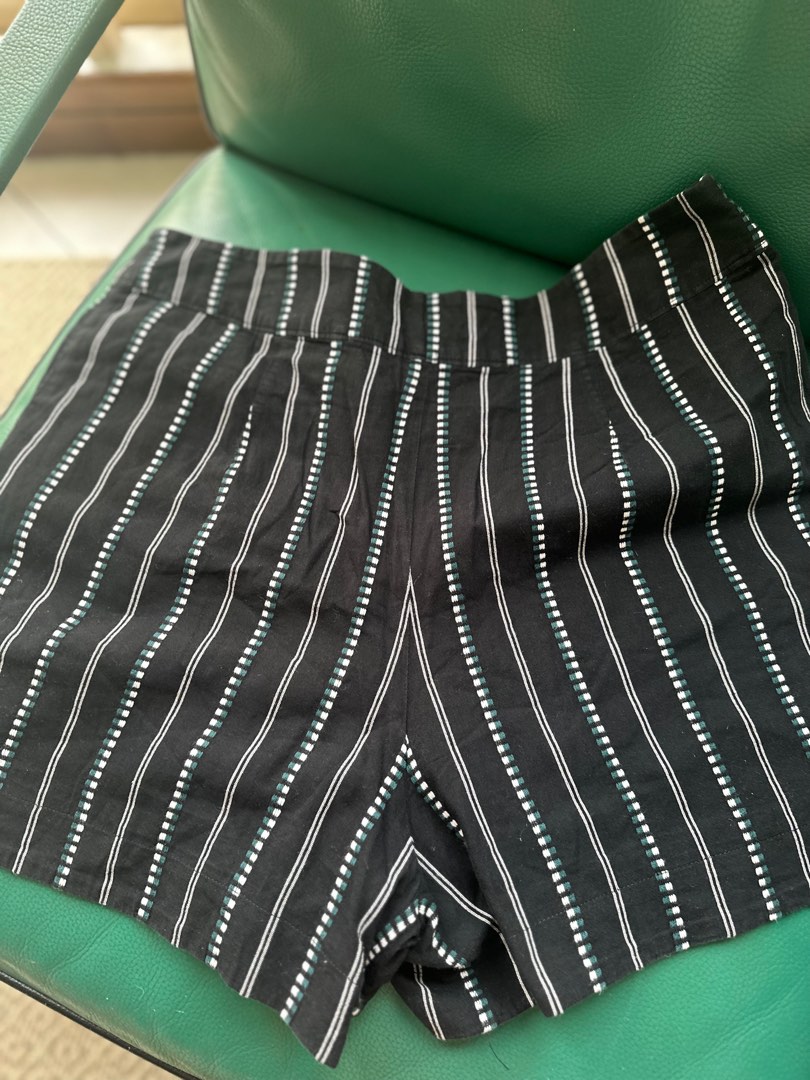 Country Road shorts, Women's Fashion, Bottoms, Shorts on Carousell