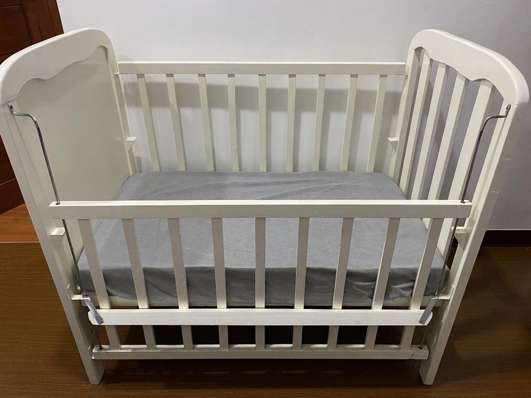 Second hand baby shop cribs for sale