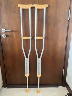 Crutches adjustable