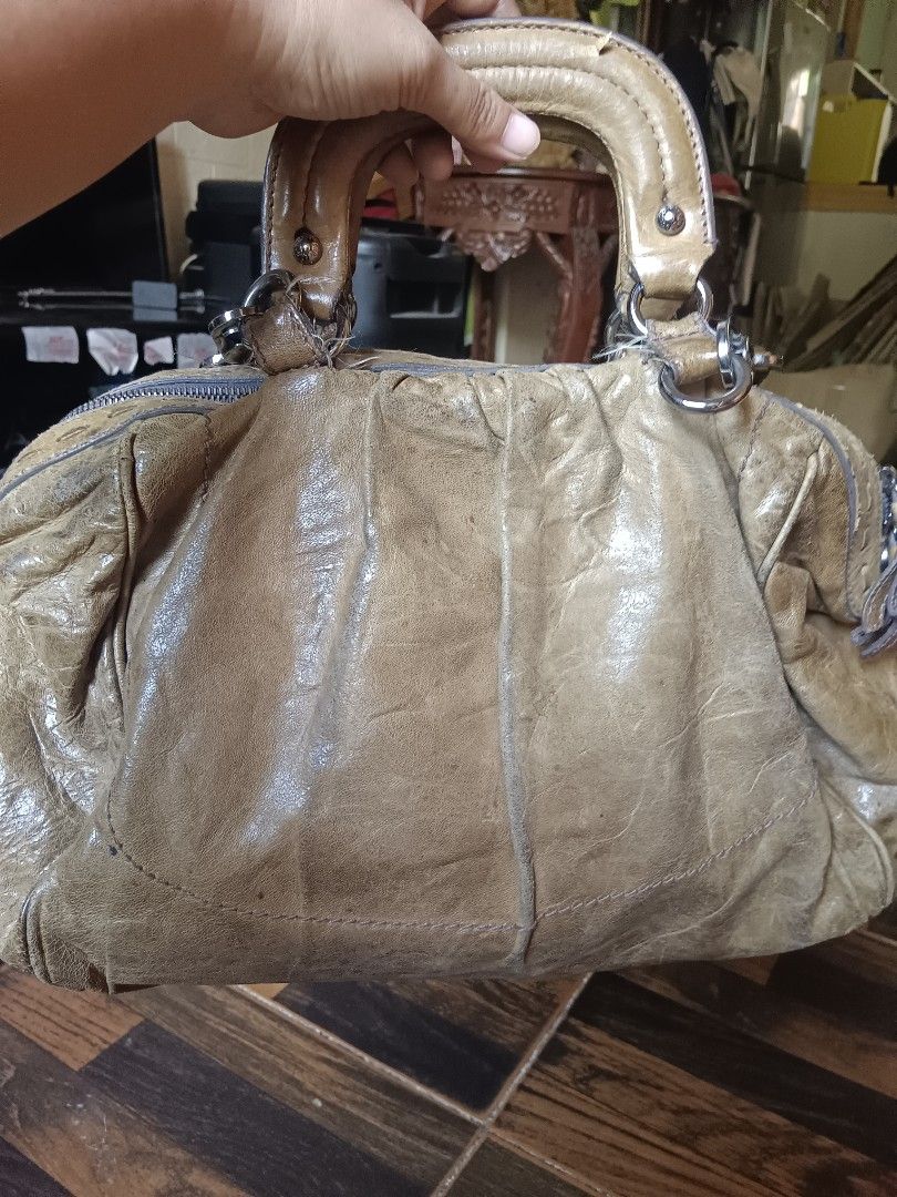 Dolce &Gabbana Bag (Category: Luxury Bags & Wallets) located in Zamboanga. Submitted by bags2bags2bags (Listing ID 1252650639, Image 3). Description: dolce & gabbana bag handbag shoulder bag geinune leahter issue water marks.