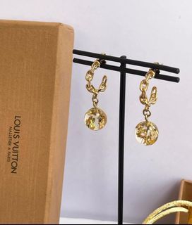 LV Essential V Stud Earrings, Women's Fashion, Jewelry & Organisers,  Earrings on Carousell