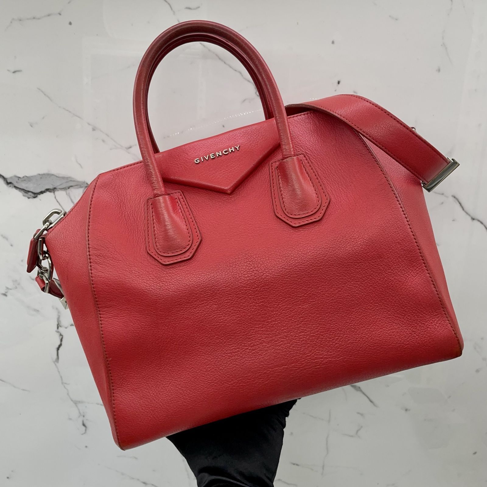 GIVENCHY RED ANTIGONA SHOULDER BAG 237027552 WE