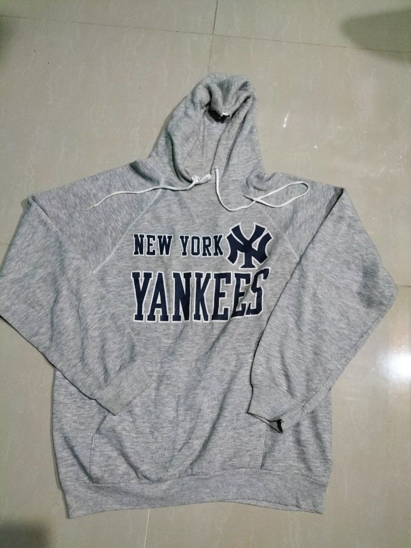 Mitchell & Ness Hoodie Yankees, Men's Fashion, Coats, Jackets and  Outerwear on Carousell