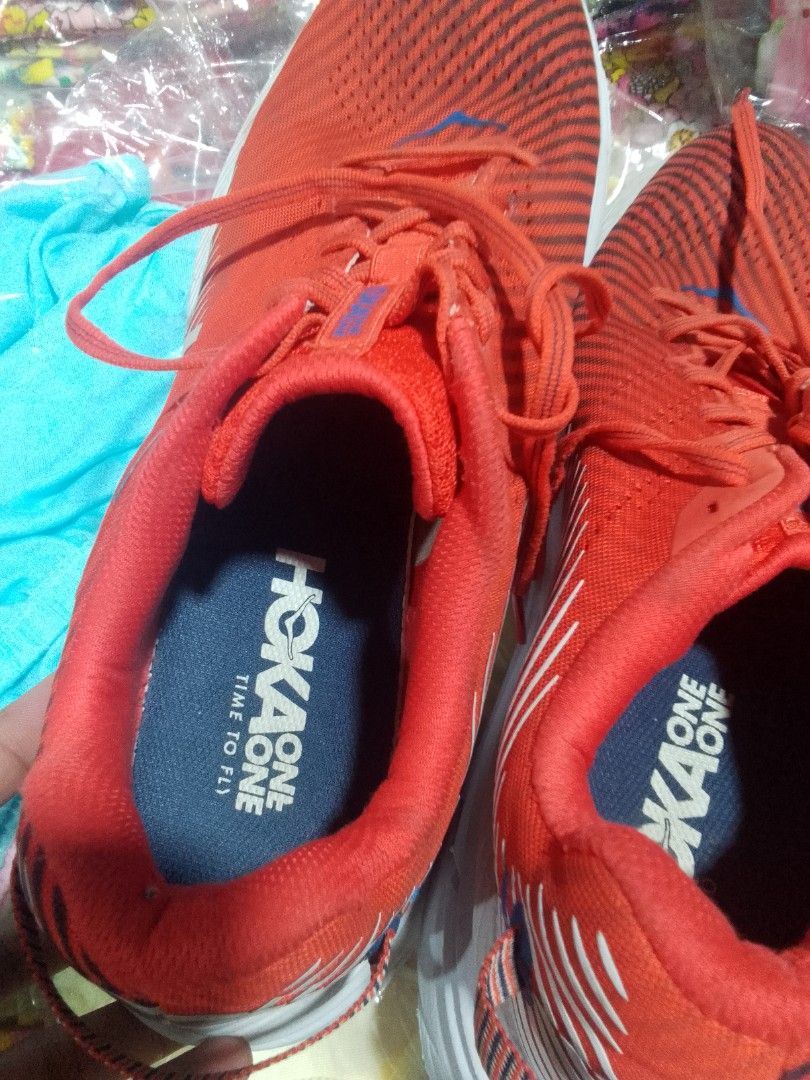 hoka-running-shoes-on-carousell