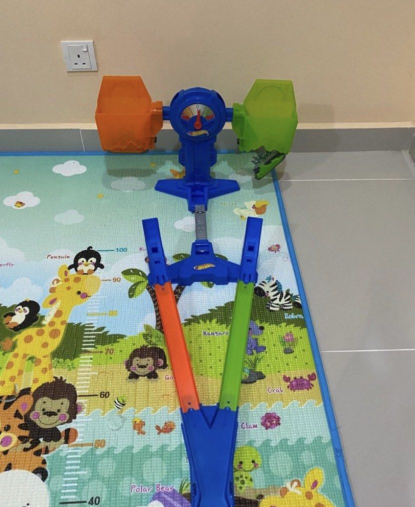 Hot wheels top balance breakout playset