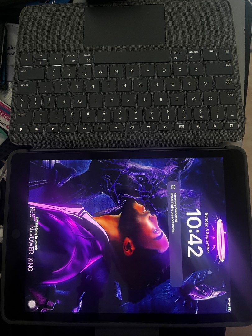 iPad 9th Gen (Category: iPad) located in Kuala Lumpur. Submitted by jeffree11 (Listing ID 1252604237, Image 2). Description: iPad 9th Gen Full Set With Apple Pencil ( worth RM 389 ) With Logitech Keyboard ( Worth RM 664 ) 100% original, bought from Machine..