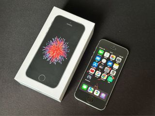 iPhone SE 32GB 太空灰 長輩/小孩/導航專用 小4G手機最佳首選