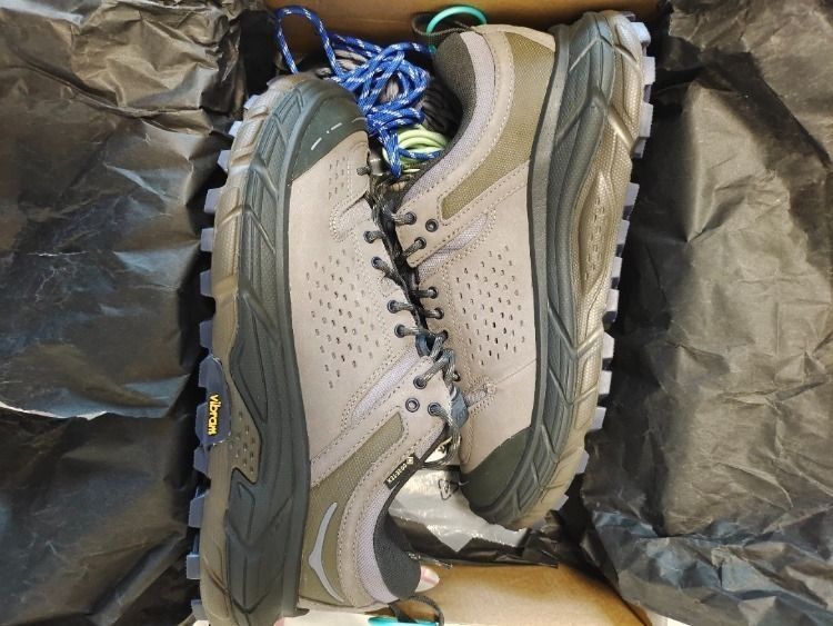 Hoka shoes deals slip resistant