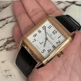 《JAEGER LECOUTRE 積家
玫瑰金 可反轉GMT 手錶
型號Q7002420》
份量十足 總重170克
約4両5👏🏻👏🏻
玫瑰金18k 錶殼
藍寶石水晶玻璃
日曆顯示 可顯示上午下午
手錶直徑50x35✨✨
原裝皮帶 原裝玫瑰金大摺扣
錶殼可以反轉看到機芯運作
功能正常 高質企理✨
淨錶一隻 抵玩
 HKD 73000
實體店交收😊