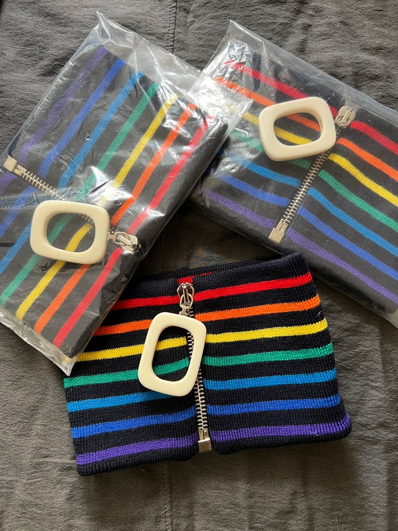 超好搭配jw anderson neck warmer 彩虹🌈, 女裝, 手錶及配件, 絲巾