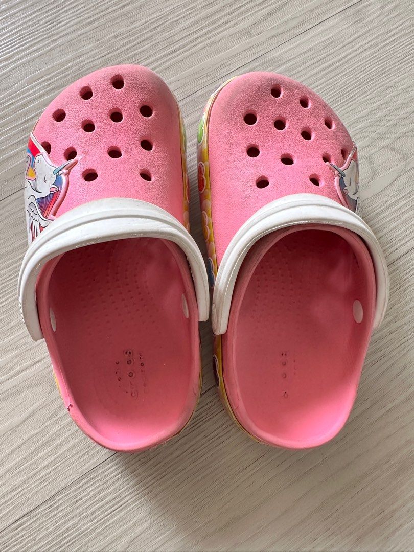 Girls pink top crocs