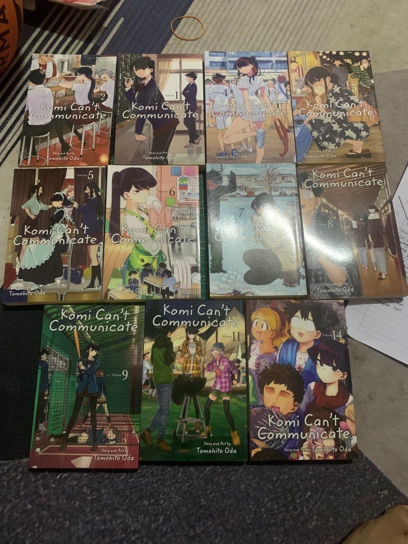 Komi-san Manga Pack 1,2,3,4, e 5 em segunda mão durante 55 EUR em Vigo na  WALLAPOP