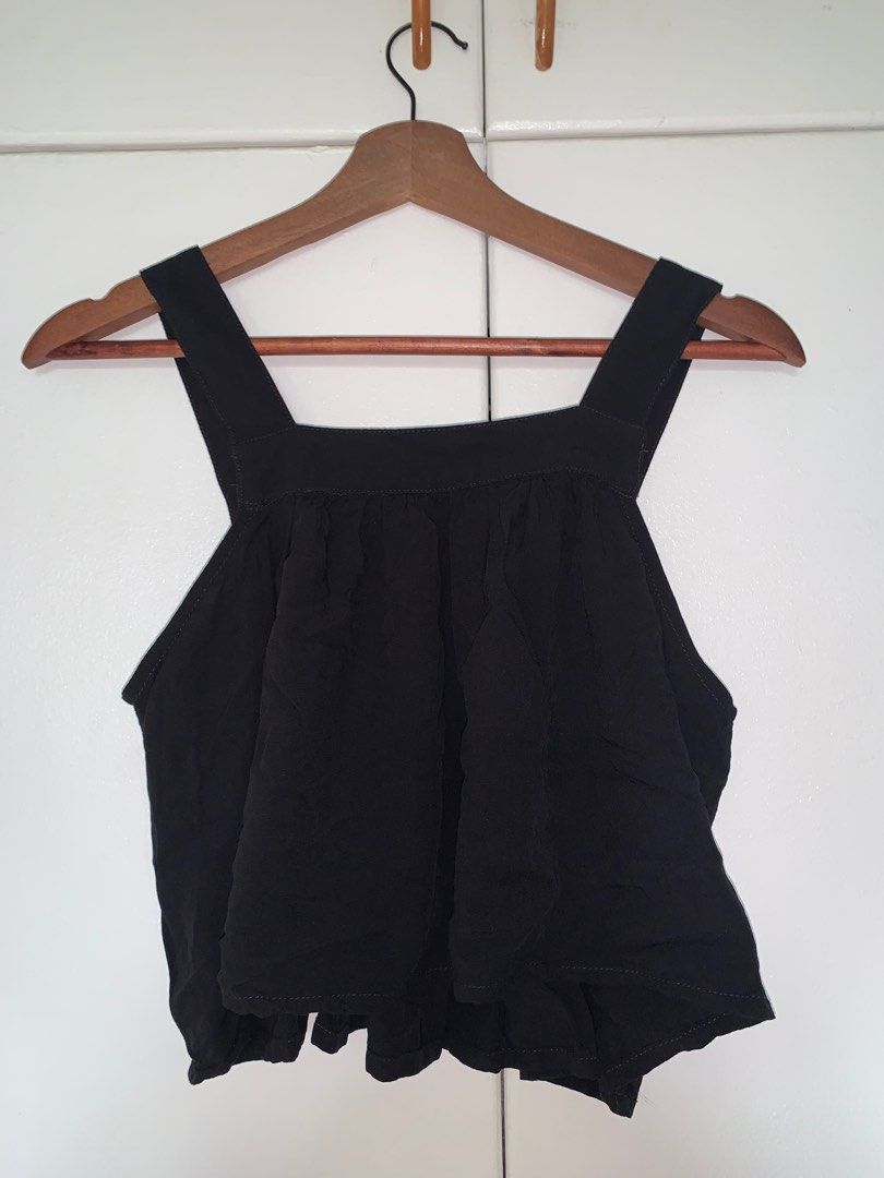 Linen Sleeveless Top (Category: Sleeveless) located in San Jose. Submitted by trixiaaa18 (Listing ID 1252590393, Image 1). Description: Never been used. Fits size xs-small. RFS: wrong size. Bought for ₱285. DM for more details.