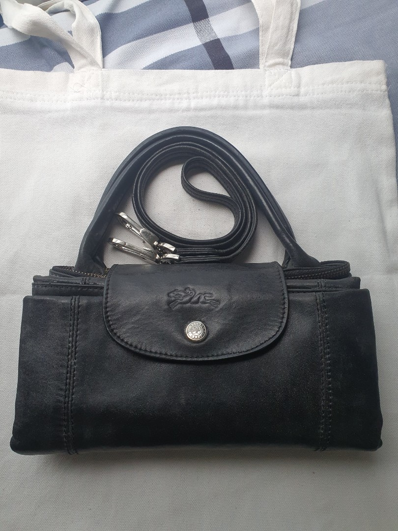 Longchamp LGP Cuir Small Black, Luxury, Bags & Wallets on Carousell