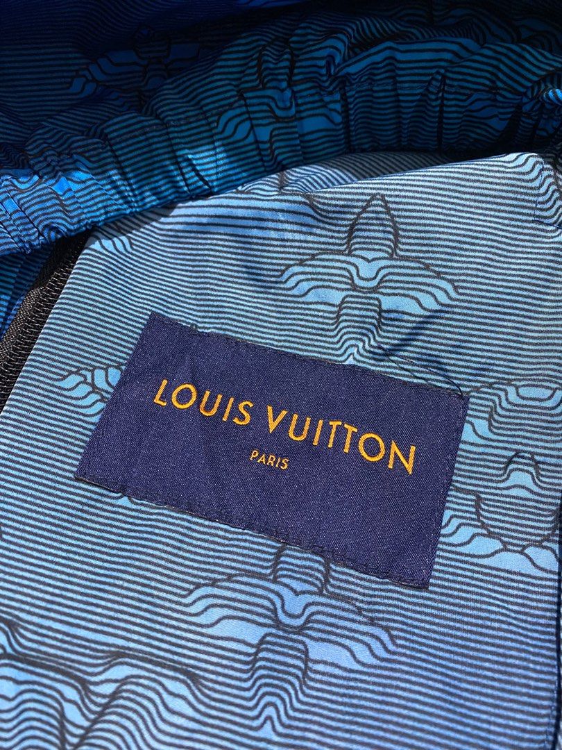 Louis Vuitton Printed Nylon Windbreaker Blue. Size 50