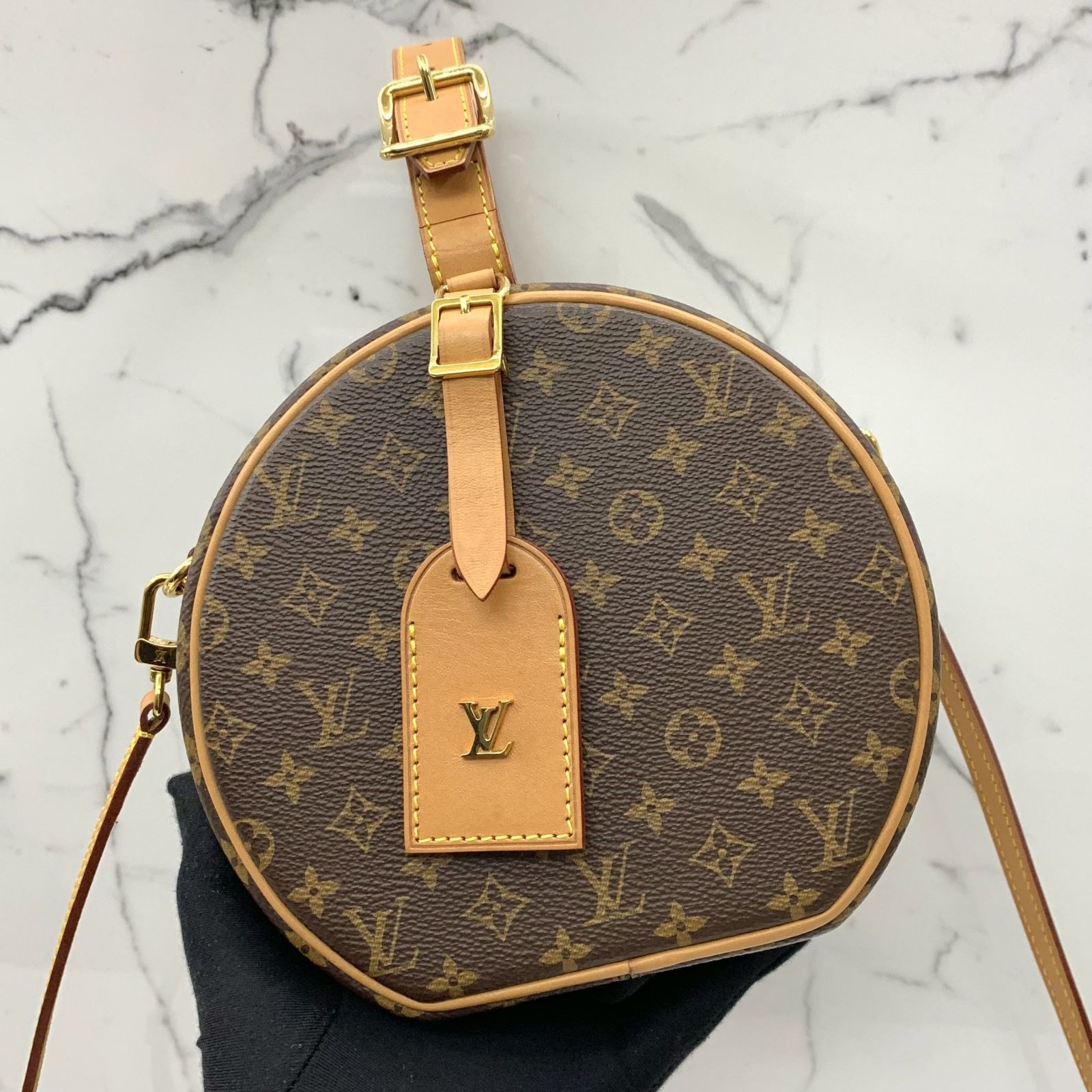 LV Mini Boite Chapeau / round sling bag, Luxury, Bags & Wallets on Carousell