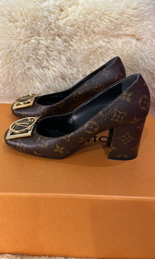 Louis Vuitton Monogram Canvas Madeleine Square Toe Pumps Size 39