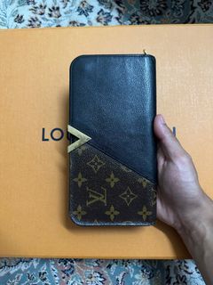 LV double zip purse, Women's Fashion, Bags & Wallets, Purses & Pouches on  Carousell