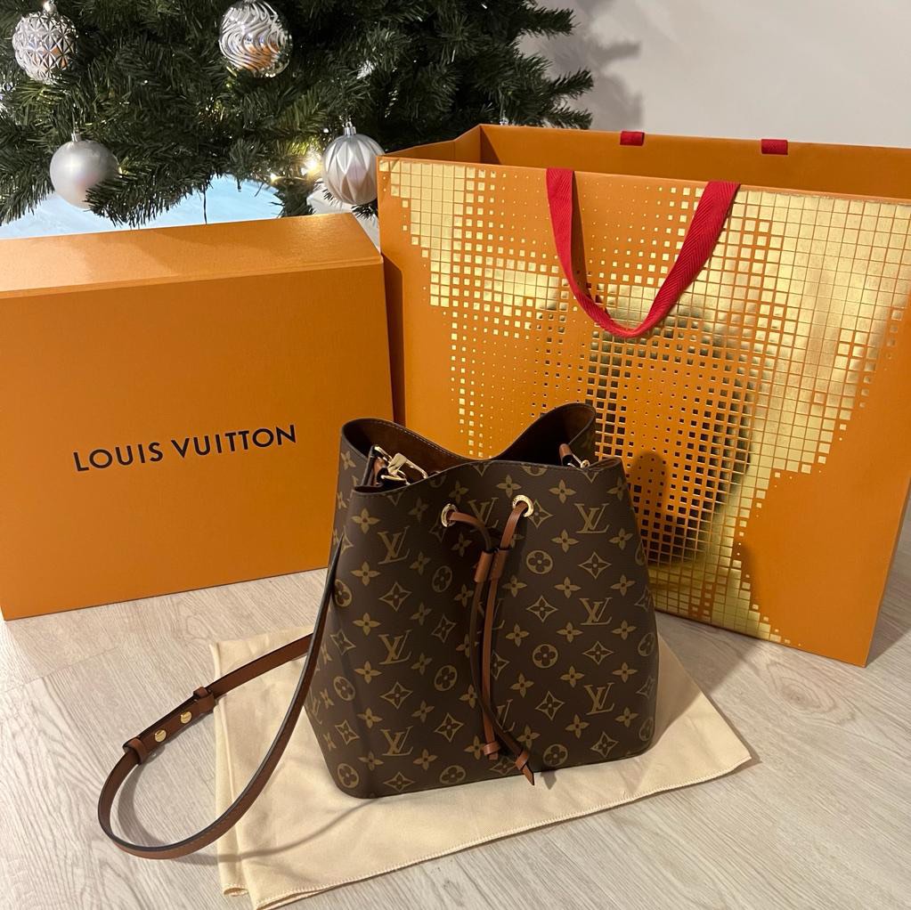 Louis Vuitton Neonoe Fuchsia Pink, Luxury, Bags & Wallets on Carousell