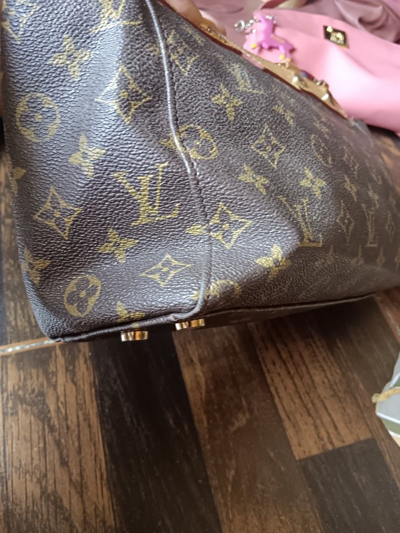 Lv Small bag (Category: Luxury Bags & Wallets) located in Zamboanga. Submitted by bags2bags2bags (Listing ID 1252654914, Image 2). Description: lv 2way bag small size coded handle issue but u can use twilly.