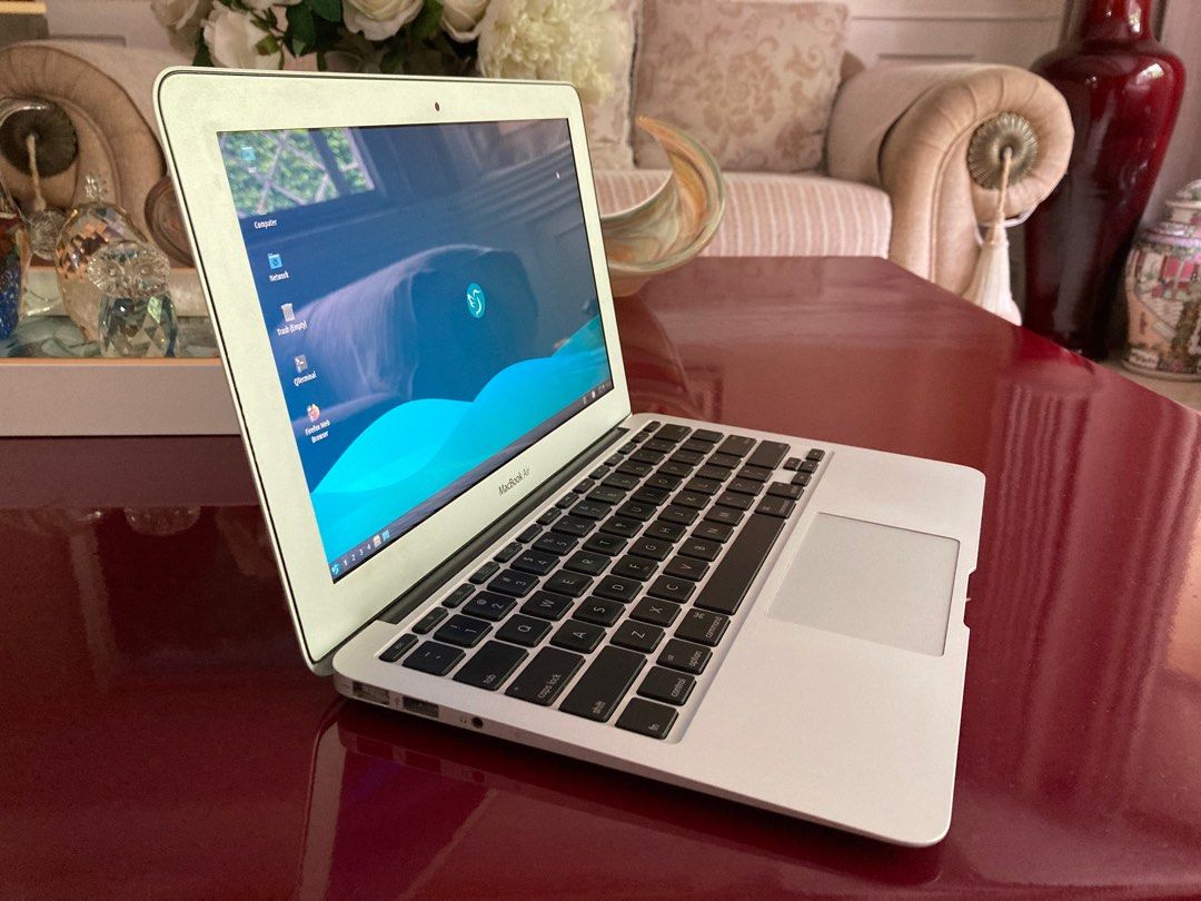 Macbook Air 11 inch Late 2010 Model (Category: Laptops & Notebooks) located in Manila. Submitted by awrom123 (Listing ID 1252607894, Image 2). Description: Macbook Air 11-inch Late 2010 Core 2 Duo 1.4GHz 2GB RAM 64GB Flash Storage 82% Battery Capacity With charger, but charger is not original. Meet up in Ortigas Area Installed with Lubuntu OS since this model is not supported by Mac OS anymore. RFS: Not used..