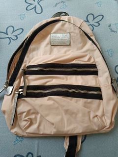 (Category: ) located in . Submitted by hereshepreloved (Listing ID 1252598277, Image 1). Description: .