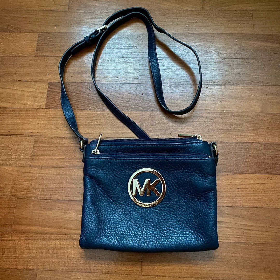 Michael Kors Greenwich Bucket Bag (Medium), Luxury, Bags & Wallets on  Carousell